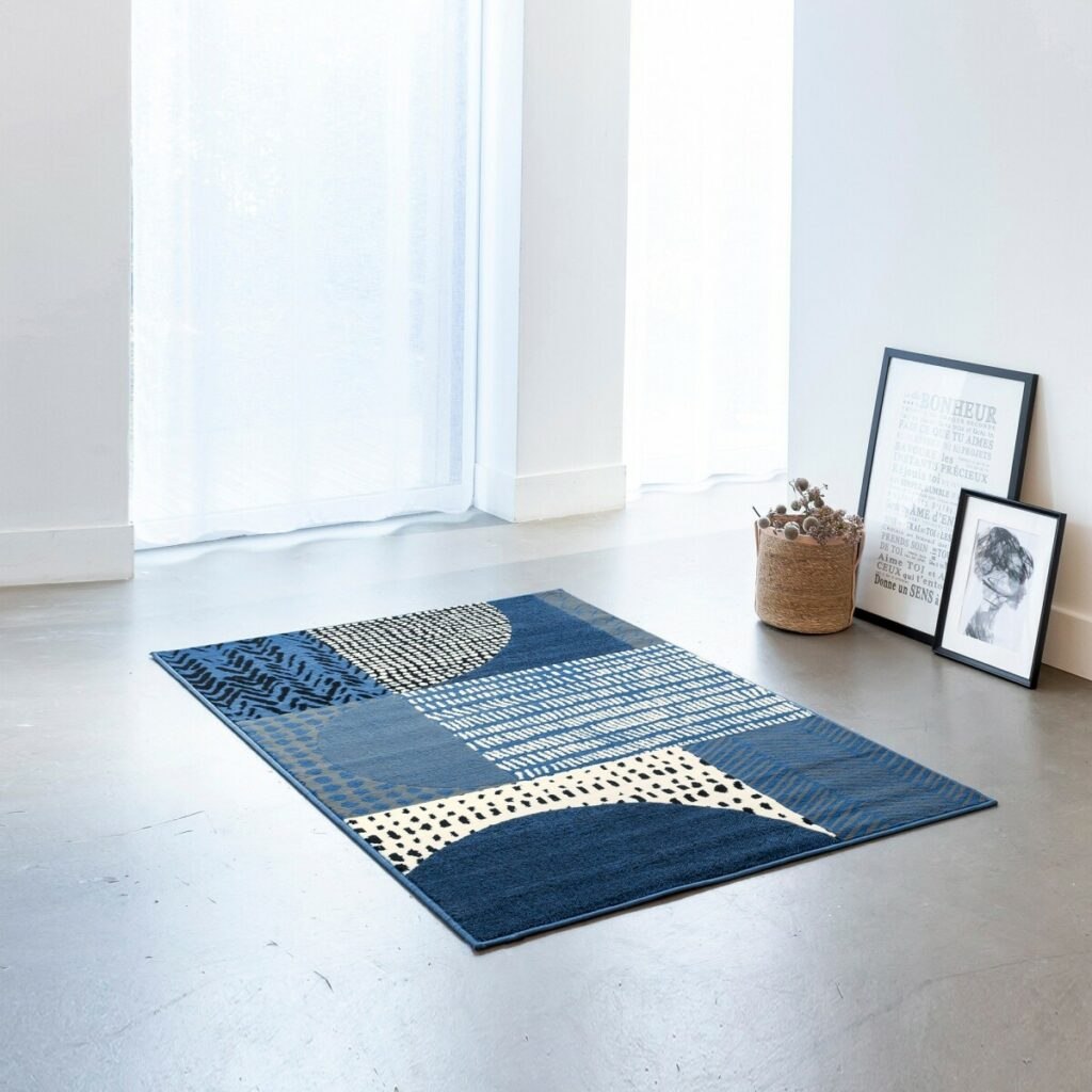 Dekorativní koberec s geometrickým vzorem
